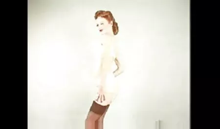 Cô gái ngớ ngẩn cho đít cho phim sex nhat ban gai xinh tiền mặt trên bãi biển,