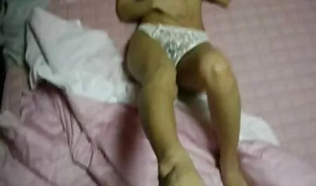 Anya giật phim sex nhat ban cuc manh ra với một anh chàng trong một chiếc xe