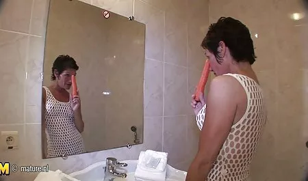 Một cô gái trong phòng tập thể phim sex nhat ban 2019 dục