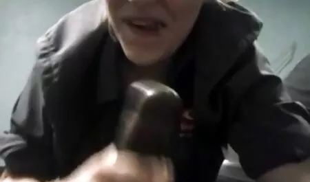 Cô phim sex nhat ban gai xinh mặc màu hồng và âm hộ của cô gái