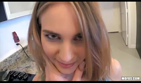 Xinh đẹp, đánh bóng tai phim sex nhat ban của một chàng trai đen