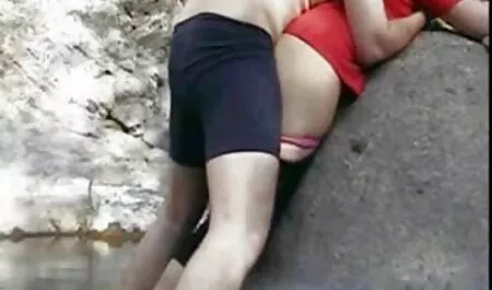 Cô ấy cởi quần lót phim sex nhat ban luoan luan ra trong nhà bếp