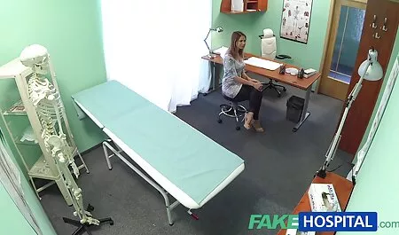 Một chàng trai ở trong một chiếc taxi nhặt một cô gái trên đường phố phim sex nhat ban full hd