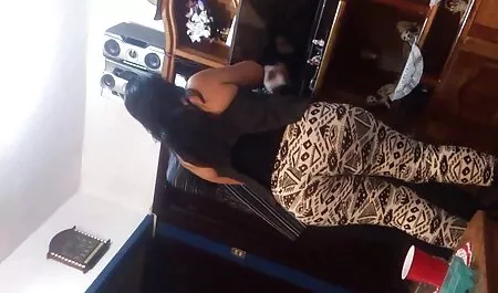 Tóc vàng, với ly tai phim sex nhat ban hay nhat sâm banh giải trí trong phòng tắm