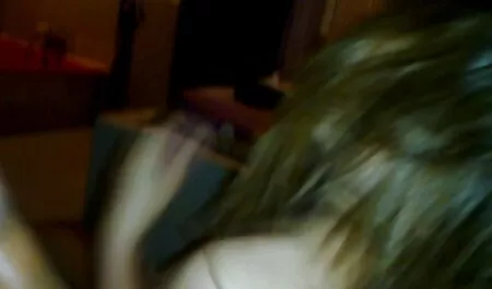 Tôi nếm thử ướt sô cô la trên phim sex khong che nhat ban lưỡi của tôi